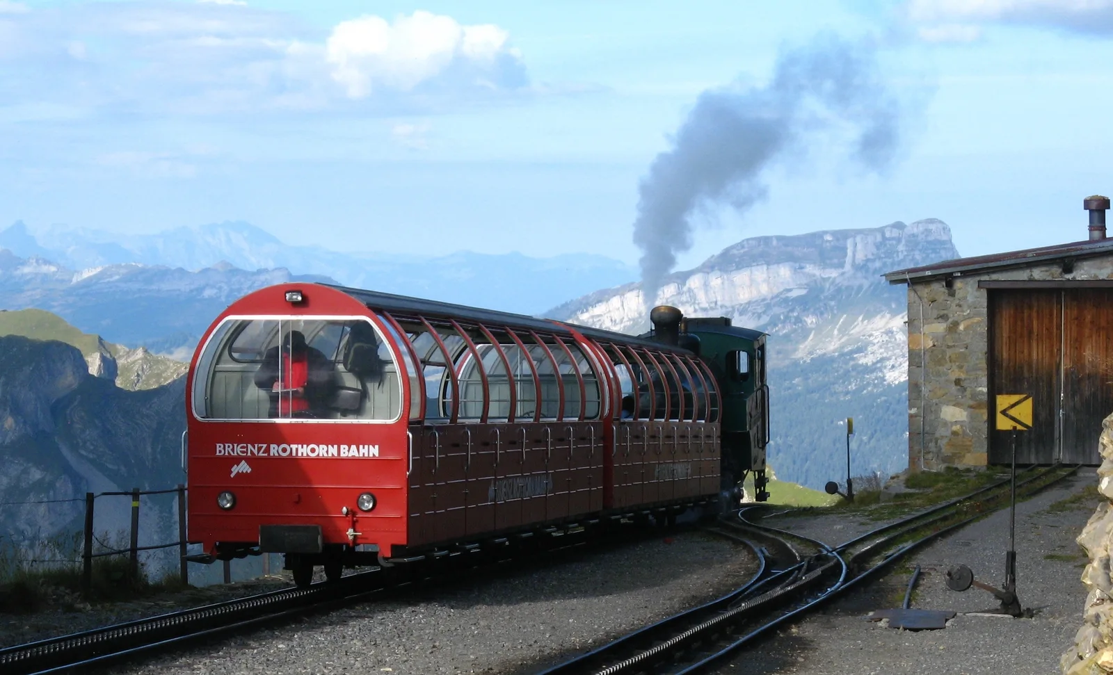 Ορεινό τρένο της Brienz Rothorn Bahn στις ελβετικές Άλπεις